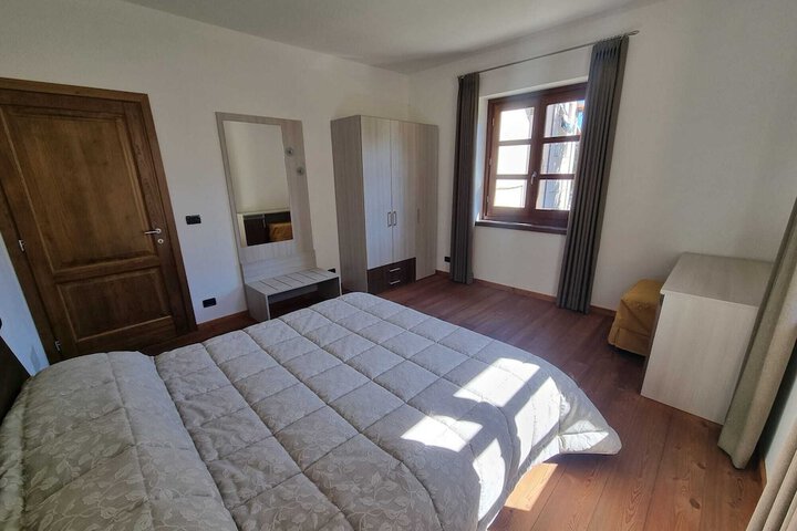 Room 2 of 11