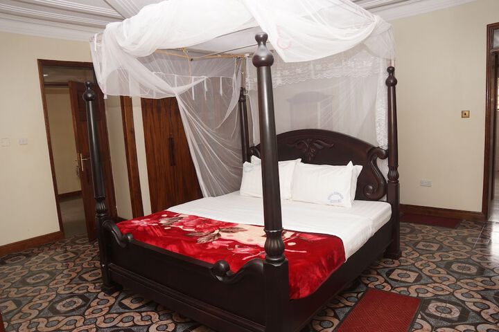 Room 4 of 44