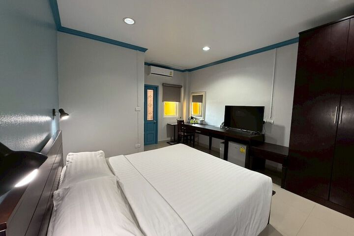 Room 17 of 34