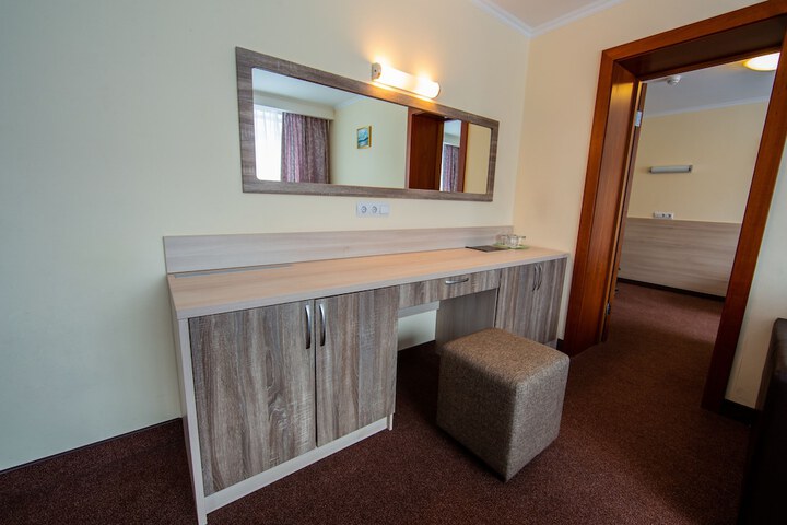 Room 33 of 60