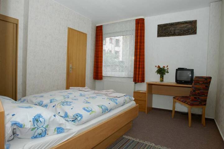 Room 7 of 13