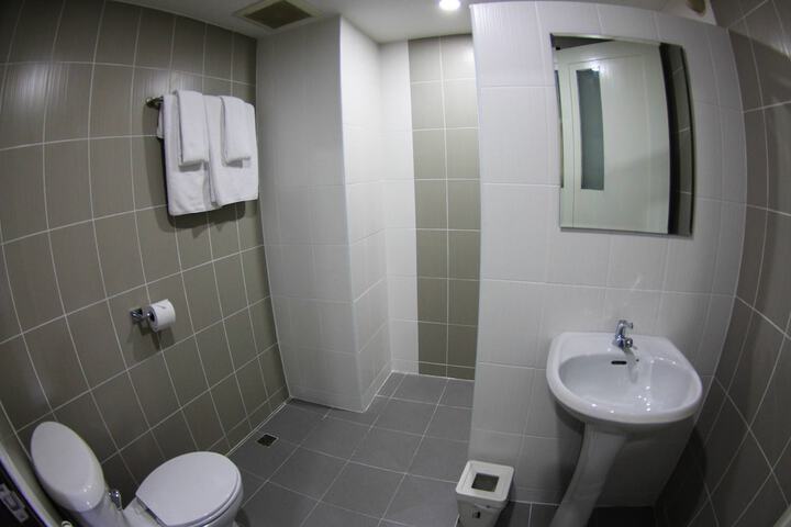 Room 26 of 43