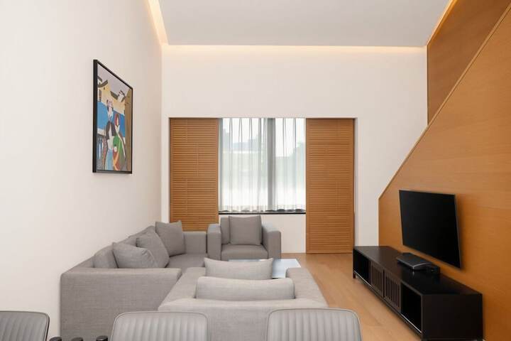 Room 45 of 77