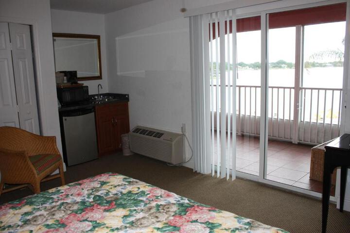1 King Bed Lake View (4 of 7)