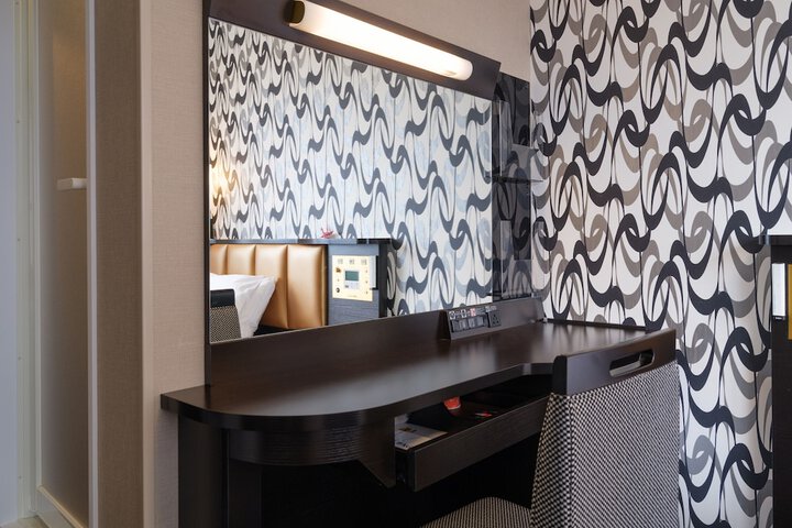 Room 4 of 52