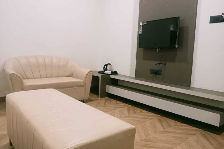 Room 21 of 37