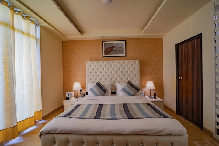 Room 3 of 16