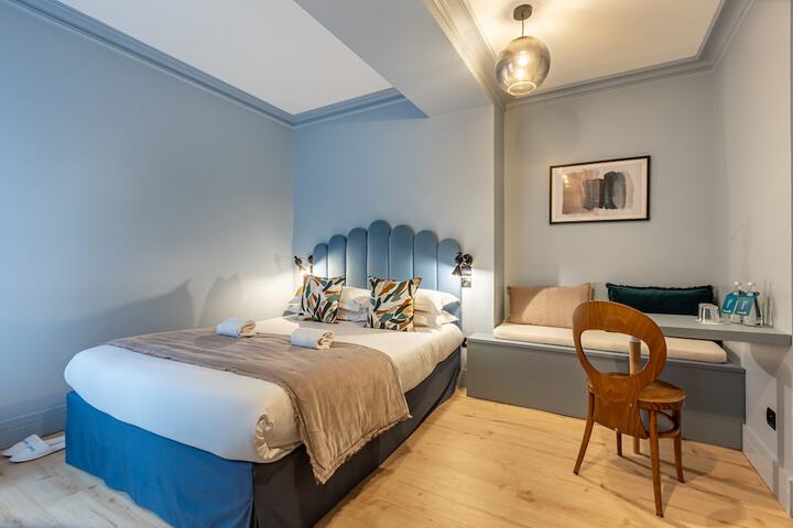Room 2 of 30