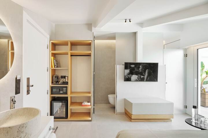 Room 26 of 46