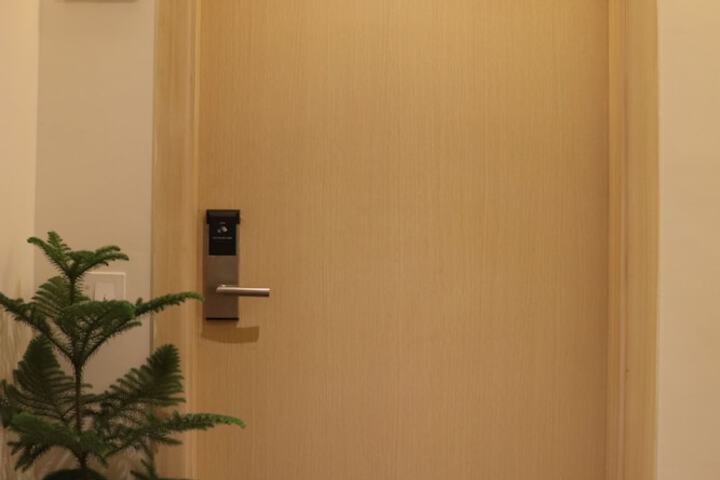 Room 23 of 54