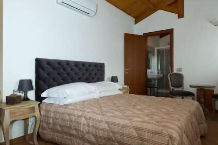 Room 4 of 44