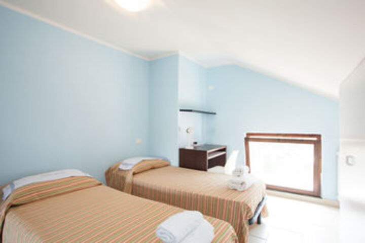 Room 151 of 320