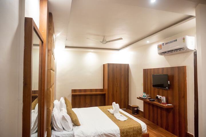 Room 28 of 48