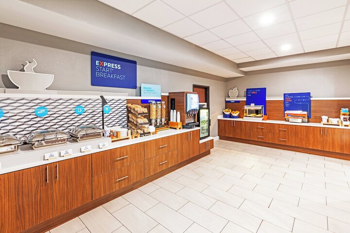 Breakfast/Coffee Service 63 of 74