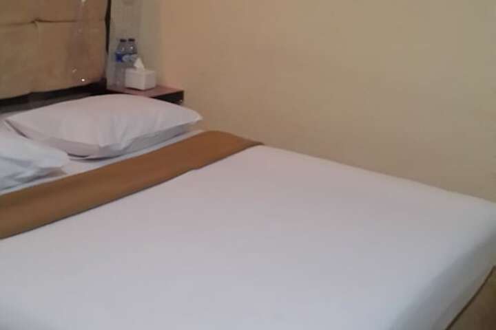 Room 8 of 19