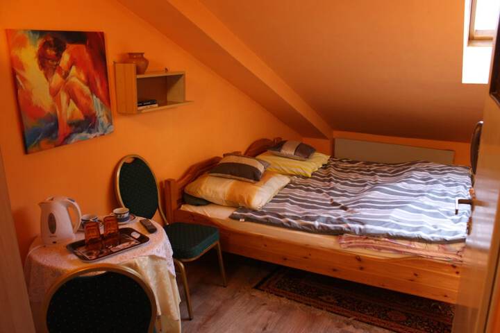 Room 13 of 66