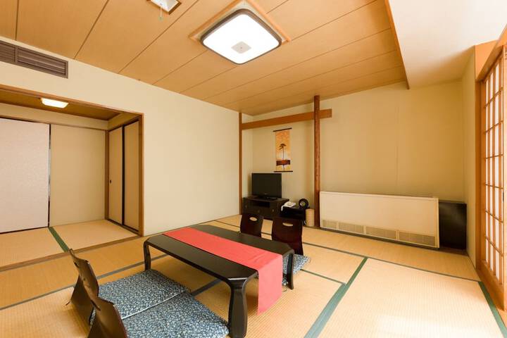 Room 13 of 84