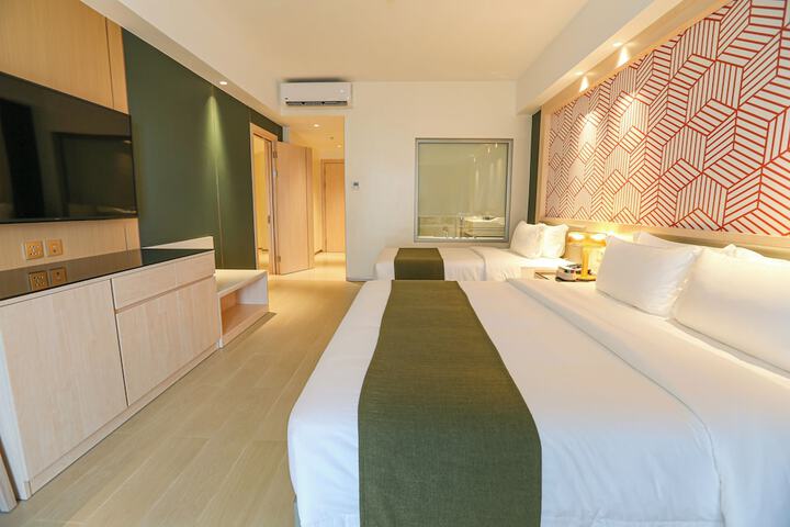 Room 2 of 62