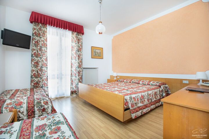 Room 10 of 66