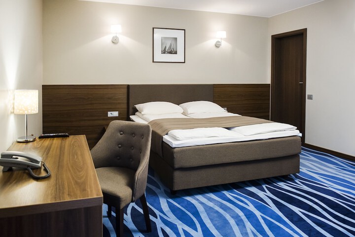 Room 15 of 49