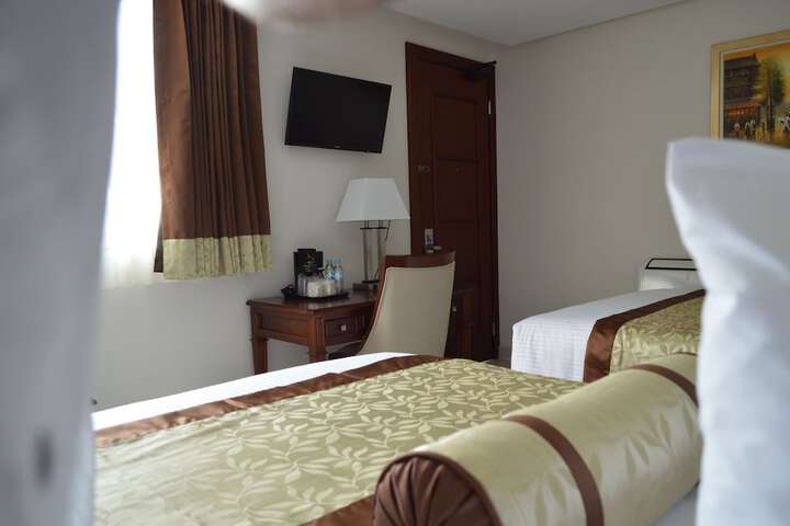 Room 4 of 36