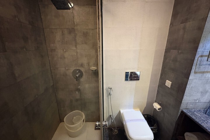 Room 27 of 43
