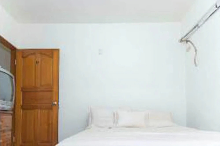 Room 2 of 7