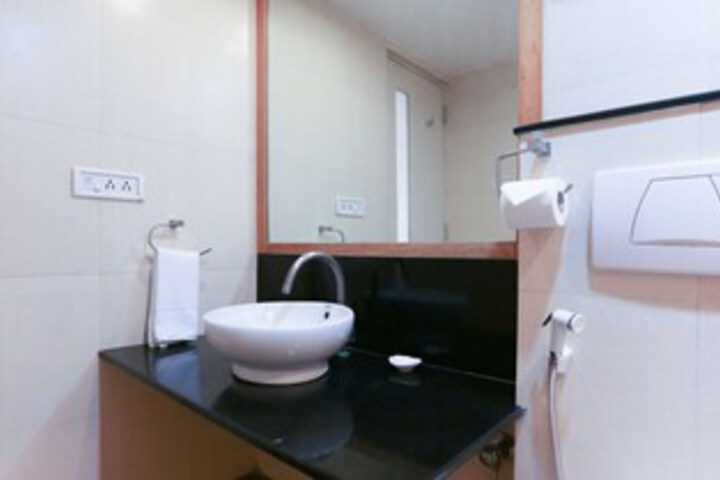 Room 10 of 97