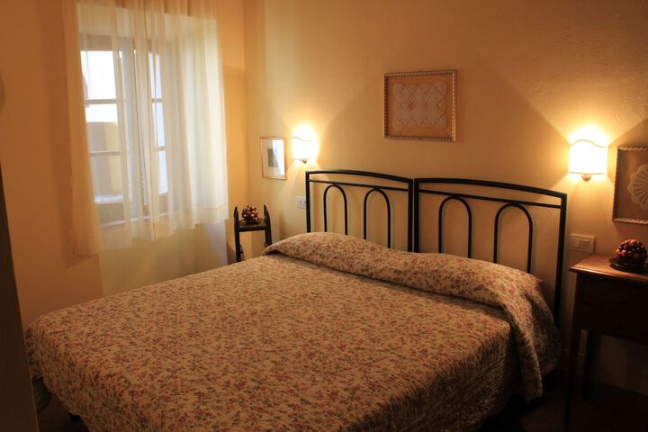 Room 7 of 32