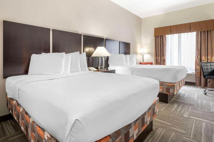 1 Queen Bed Microwave, Refrigerator High Speed Internet Accessible Full Breakfast (4 of 11)