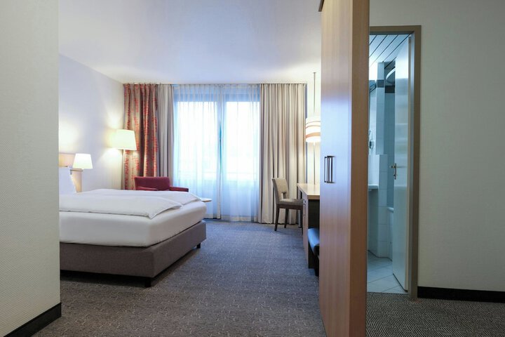 Room 33 of 78