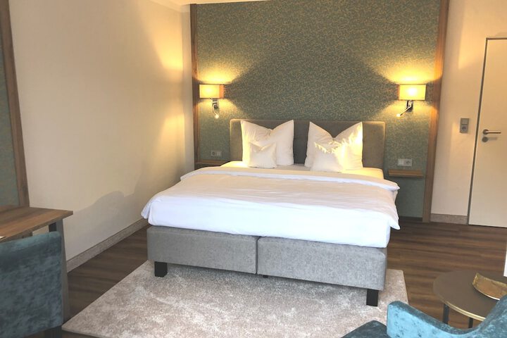 Room 5 of 32
