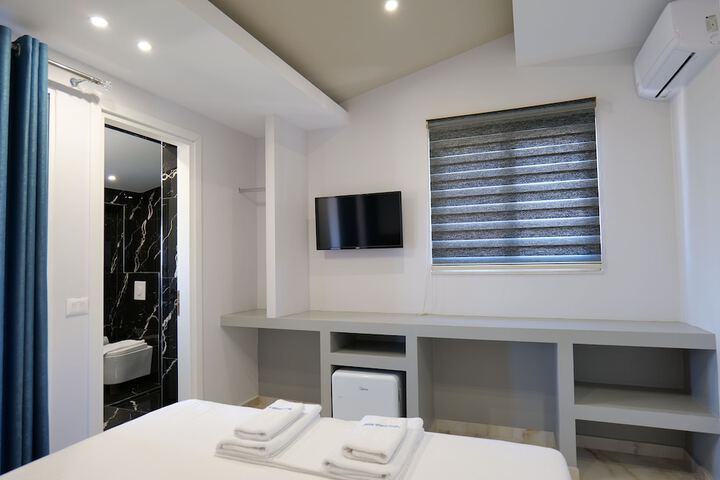 Room 47 of 95