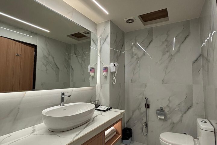 Room 42 of 75