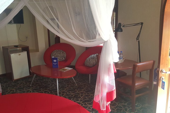 Room 6 of 80