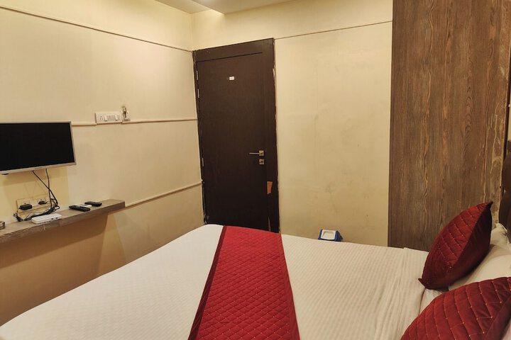 Room 4 of 33