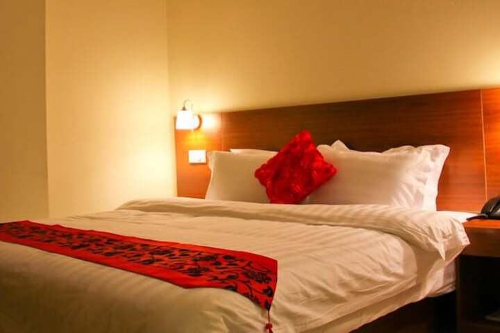 Room 9 of 32