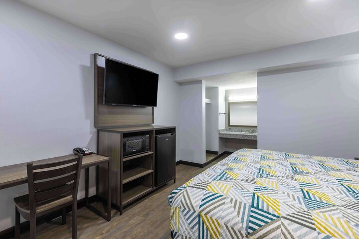 Room 6 of 19