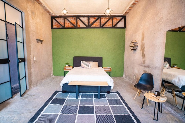 Room 4 of 12