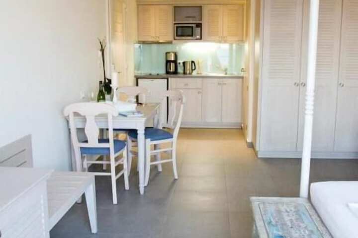 Room 4 of 43