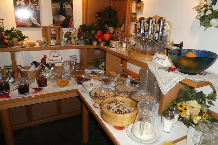 Dining 40 of 50