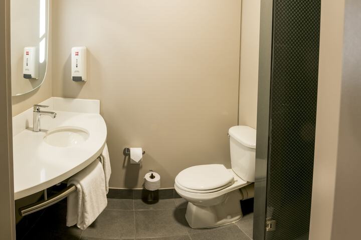 Room 18 of 77