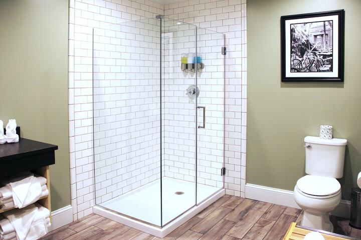 Windowless Economy Double Room Ensuite 301 Houdini Room (12 of 27)