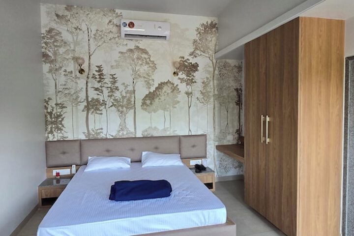 Room 4 of 65
