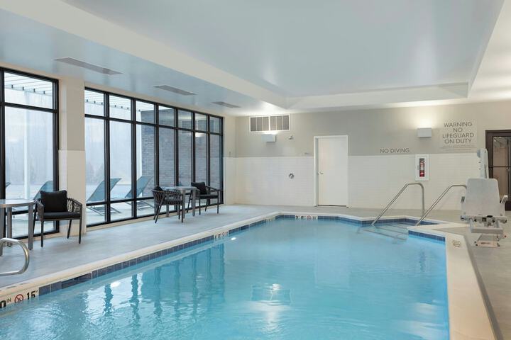 Hotel with Pool