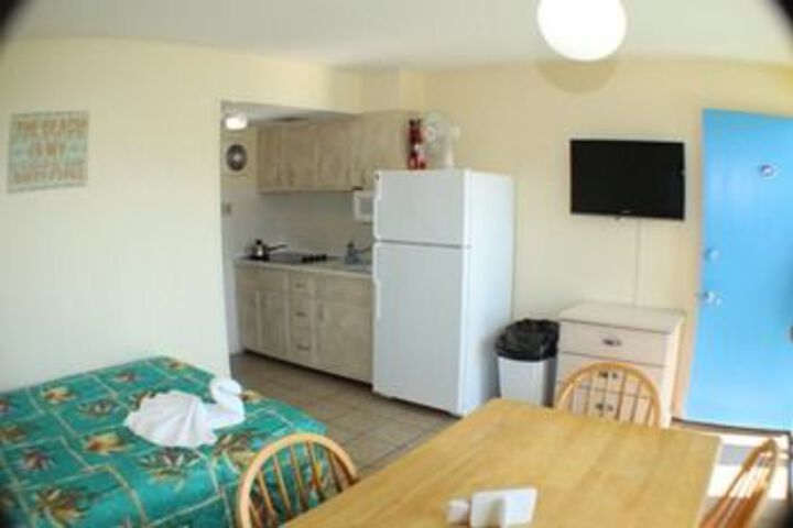 Room 6 of 9