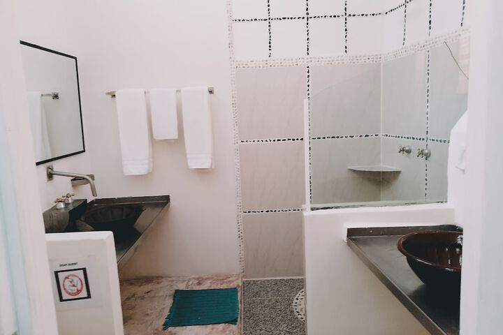Room 66 of 102