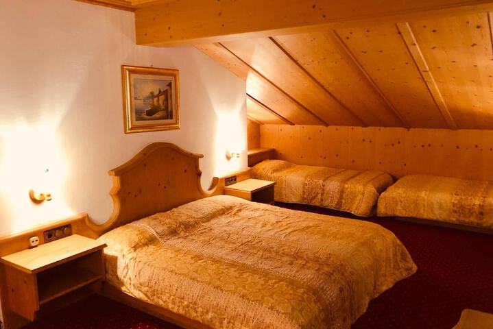 Room 10 of 38