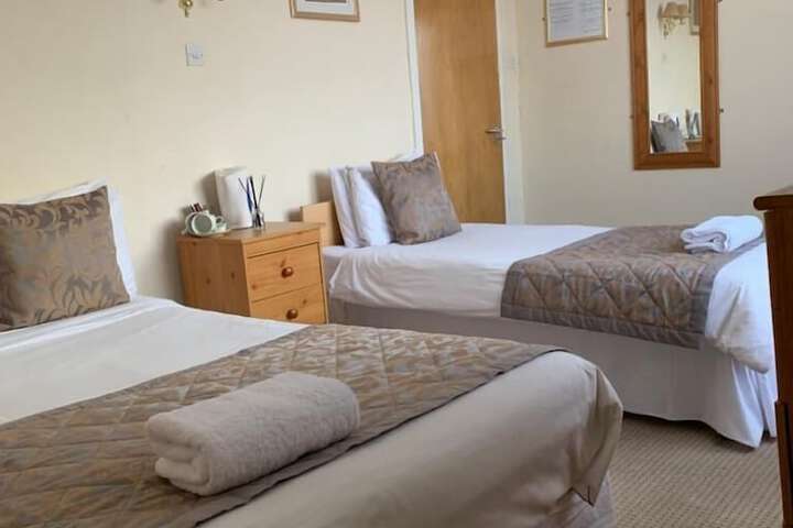 Room 8 of 40