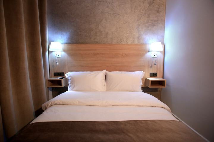 Room 8 of 27
